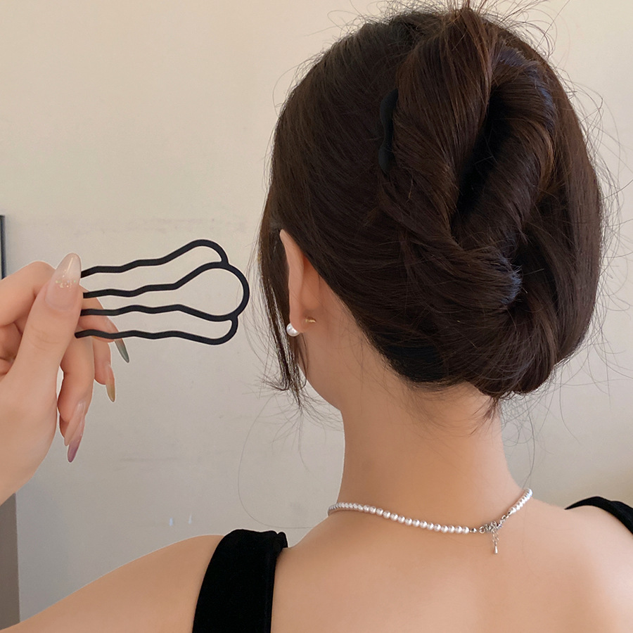 Women Accessories On Sale - หวีผมรูปตัวยูโลหะ กิ๊บติดผมด้านหลังศีรษะแบบเรียบง่าย หวีผมด้านข้าง ไม้เสียบผมทรง Updo อุปกรณ์จัดแต่งทรงผม