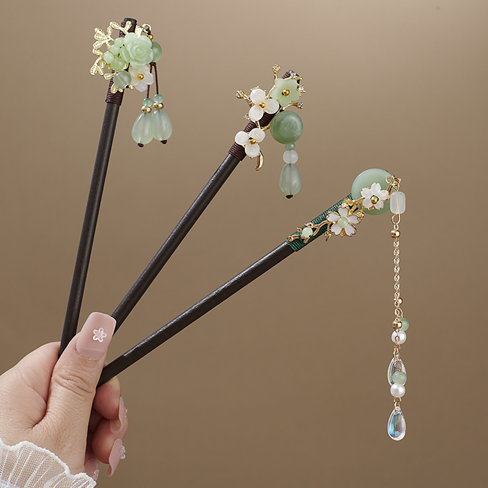 กิ๊บติดผมพู่ดอกไม้สไตล์จีน วิน - Women Accessories On Sale บทวิจารณ์และราคา